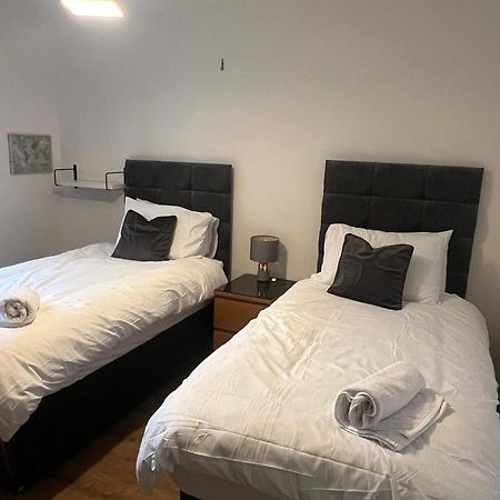 Home Away From Home: Cozy Two Bedroom Apartment Banbury Eksteriør billede