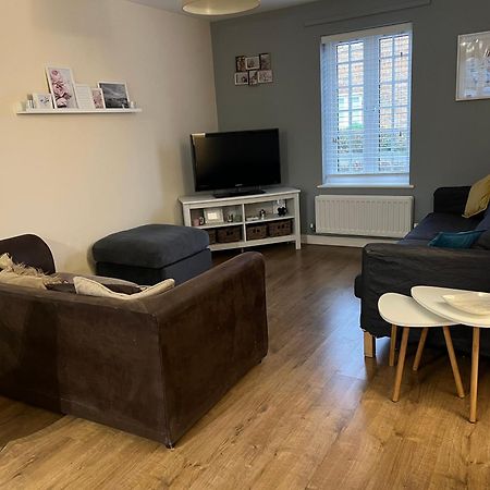 Home Away From Home: Cozy Two Bedroom Apartment Banbury Eksteriør billede