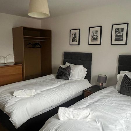 Home Away From Home: Cozy Two Bedroom Apartment Banbury Eksteriør billede