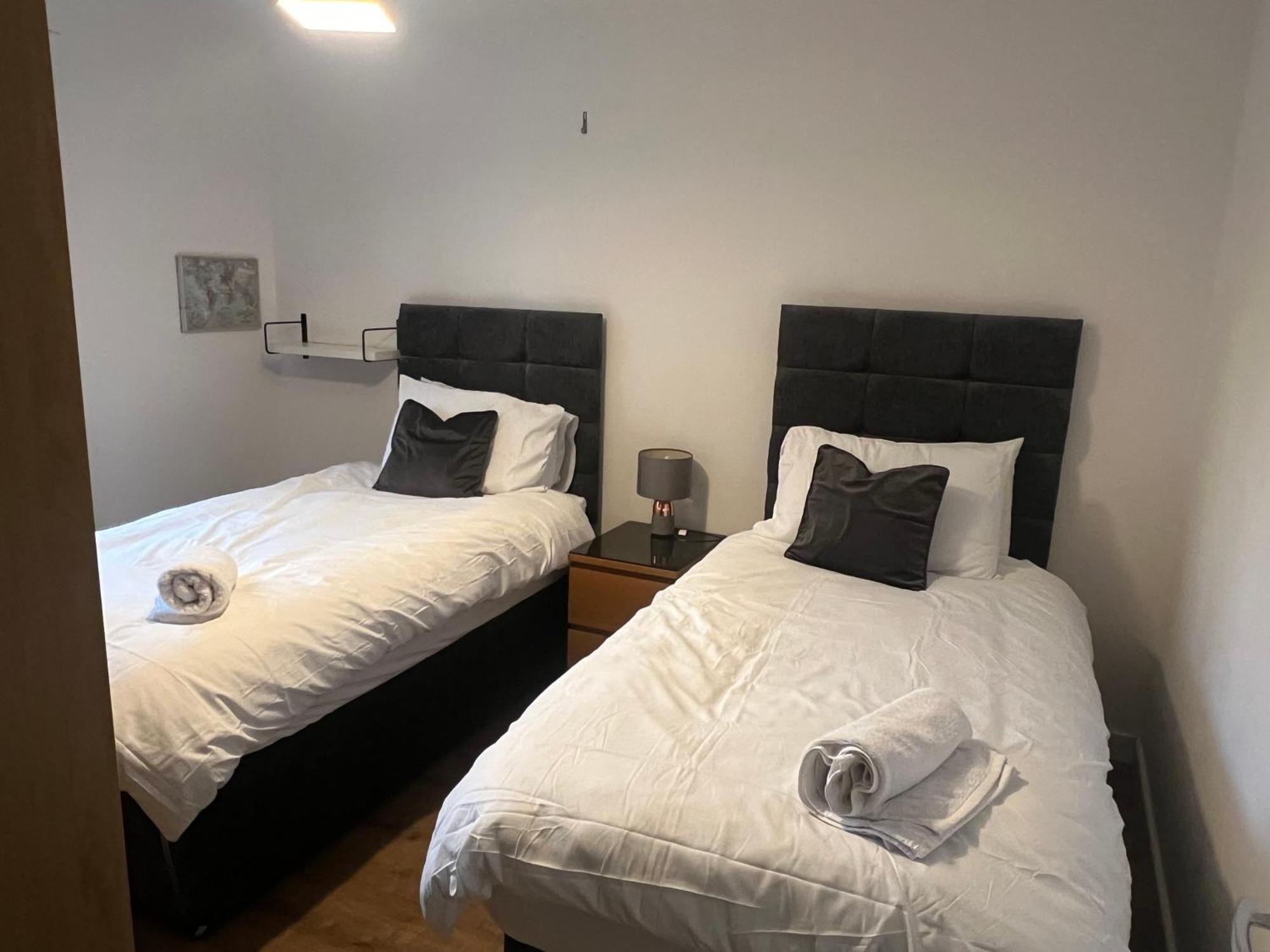 Home Away From Home: Cozy Two Bedroom Apartment Banbury Eksteriør billede